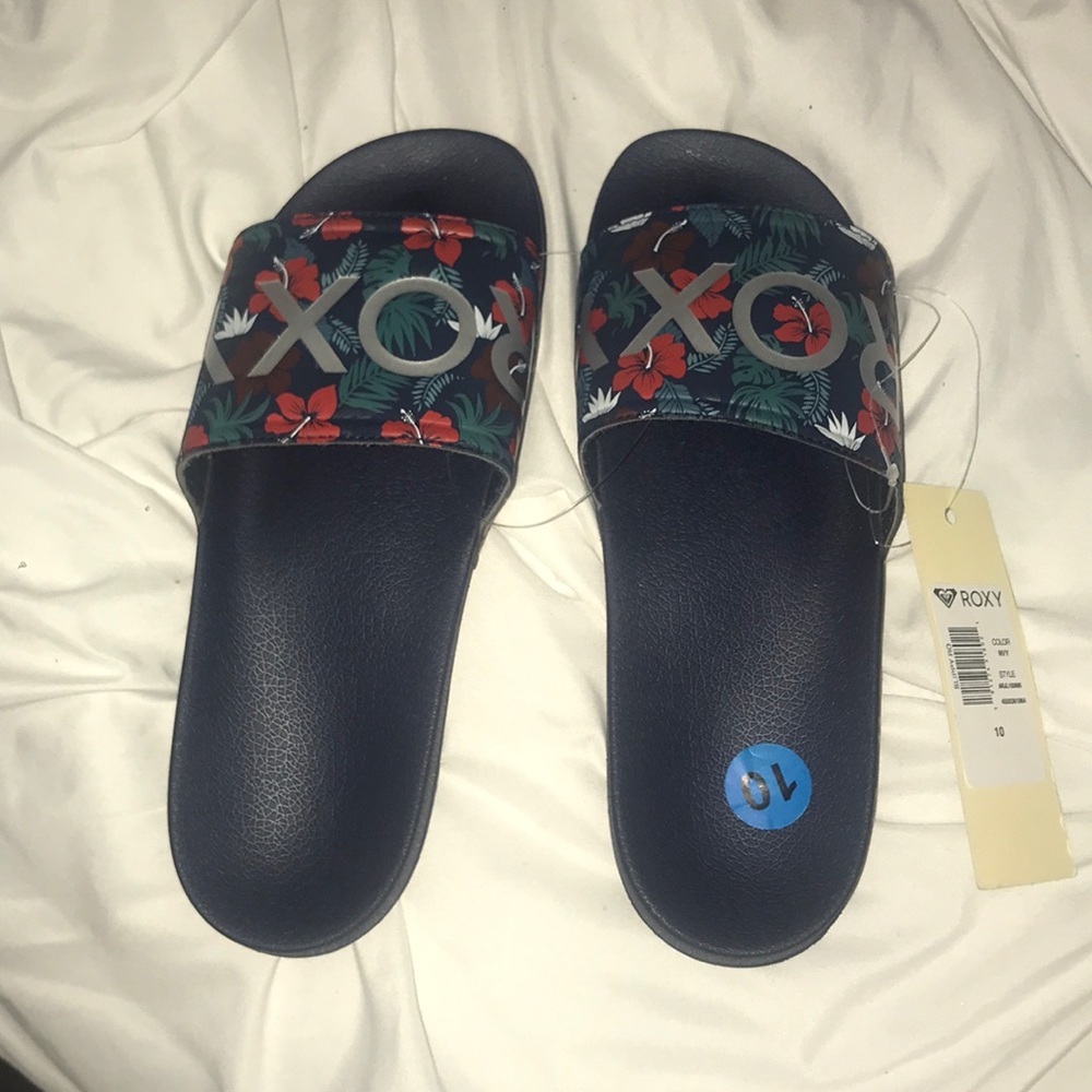 BRAND NEW Roxy sandals